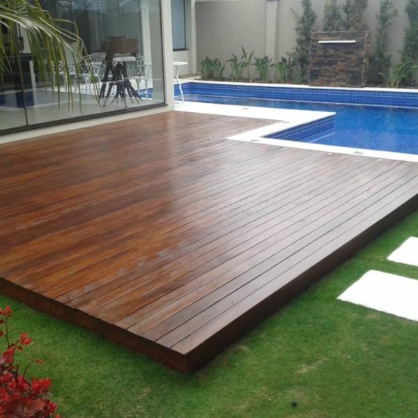 Decks-para-piscina-feito-na-Mega-Madeiras-Curitiba